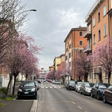 Casa Meli, Ampio Bilocale Nuovo Apartamento Bolonha Exterior foto